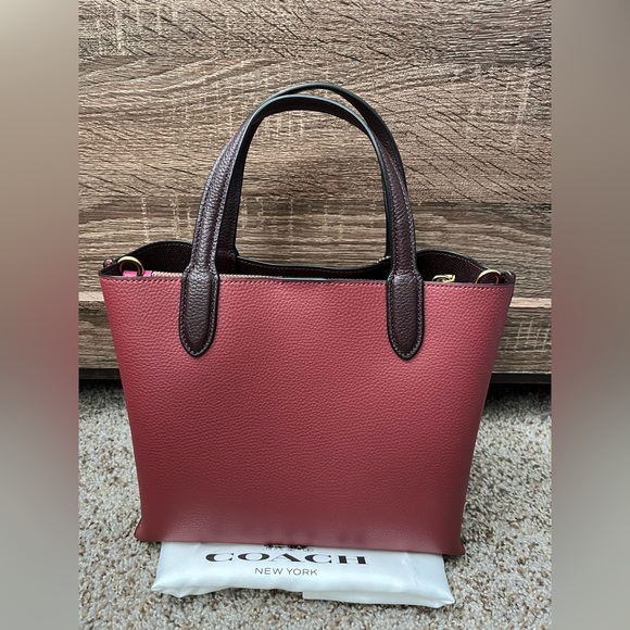 ❌SOLD❌Coach WillowTote 24 in colorblock - Picture 3 of 11